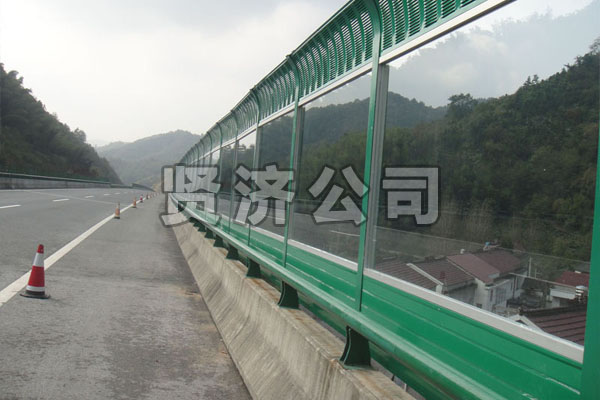 橋梁聲屏障
